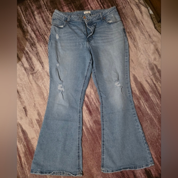 M Jeans by Maurices Distressed Flare Jeans Size 16 Curvy High Rise - Picture 2 of 15